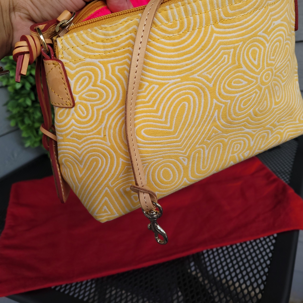Dooney & Bourke Vintage Yellow Patterned Women's Bag - Picture 11 of 11